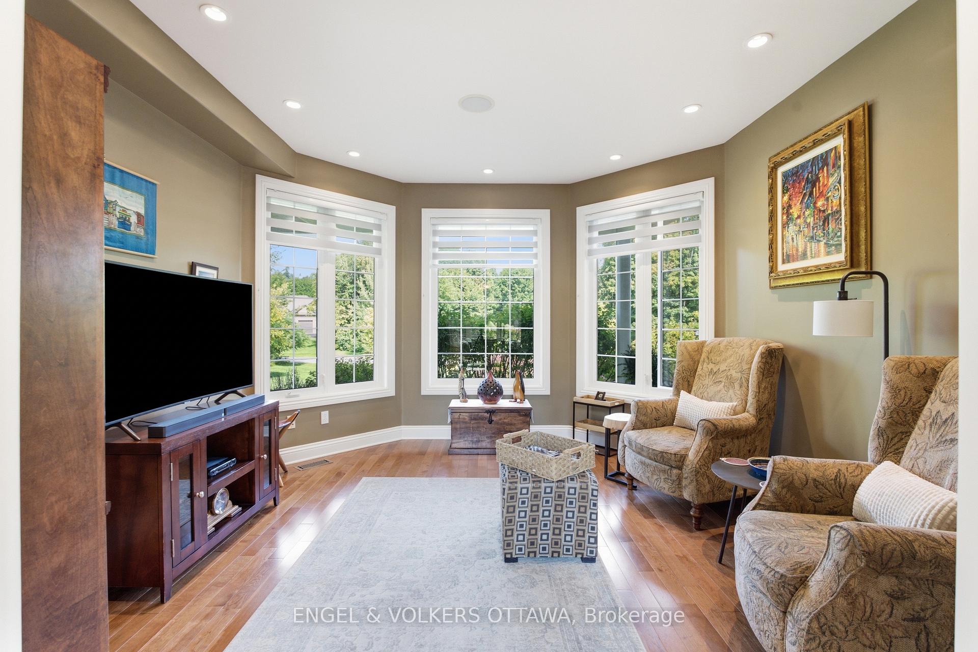 Photo 17 of 6622 Blossom Trail Drive, Ottawa, Greely — HOMEH