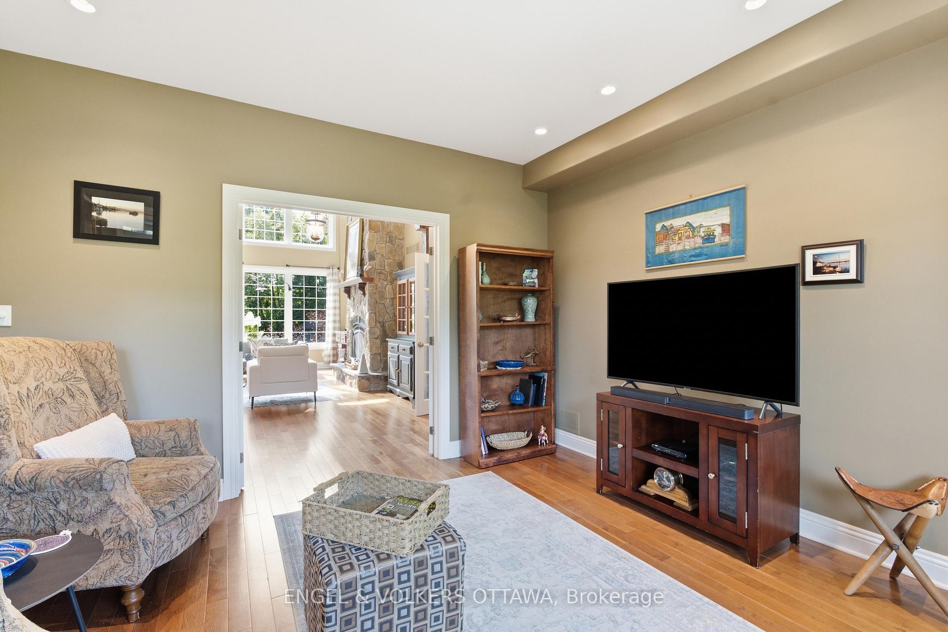 Photo 18 of 6622 Blossom Trail Drive, Ottawa, Greely — HOMEH