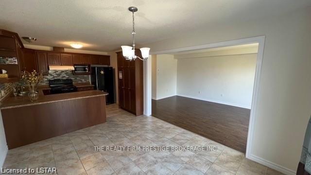 Photo 5 of 926 Grenfell Drive, London, North C — HOMEH