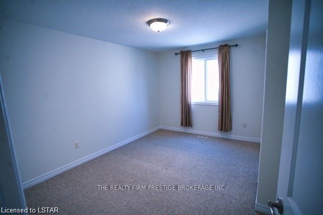 Photo 12 of 926 Grenfell Drive, London, North C — HOMEH