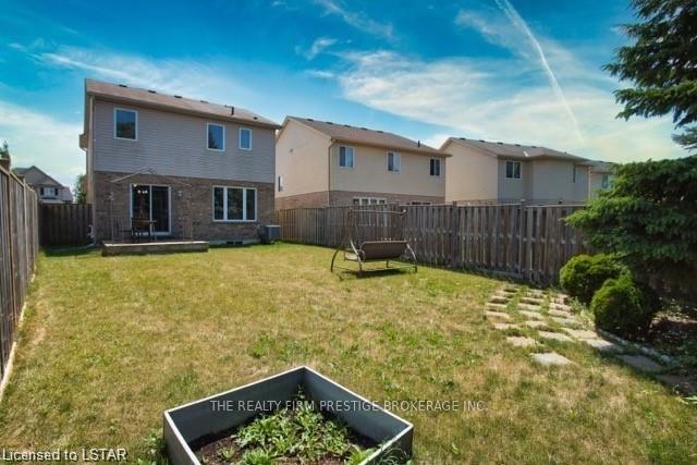 Photo 16 of 926 Grenfell Drive, London, North C — HOMEH