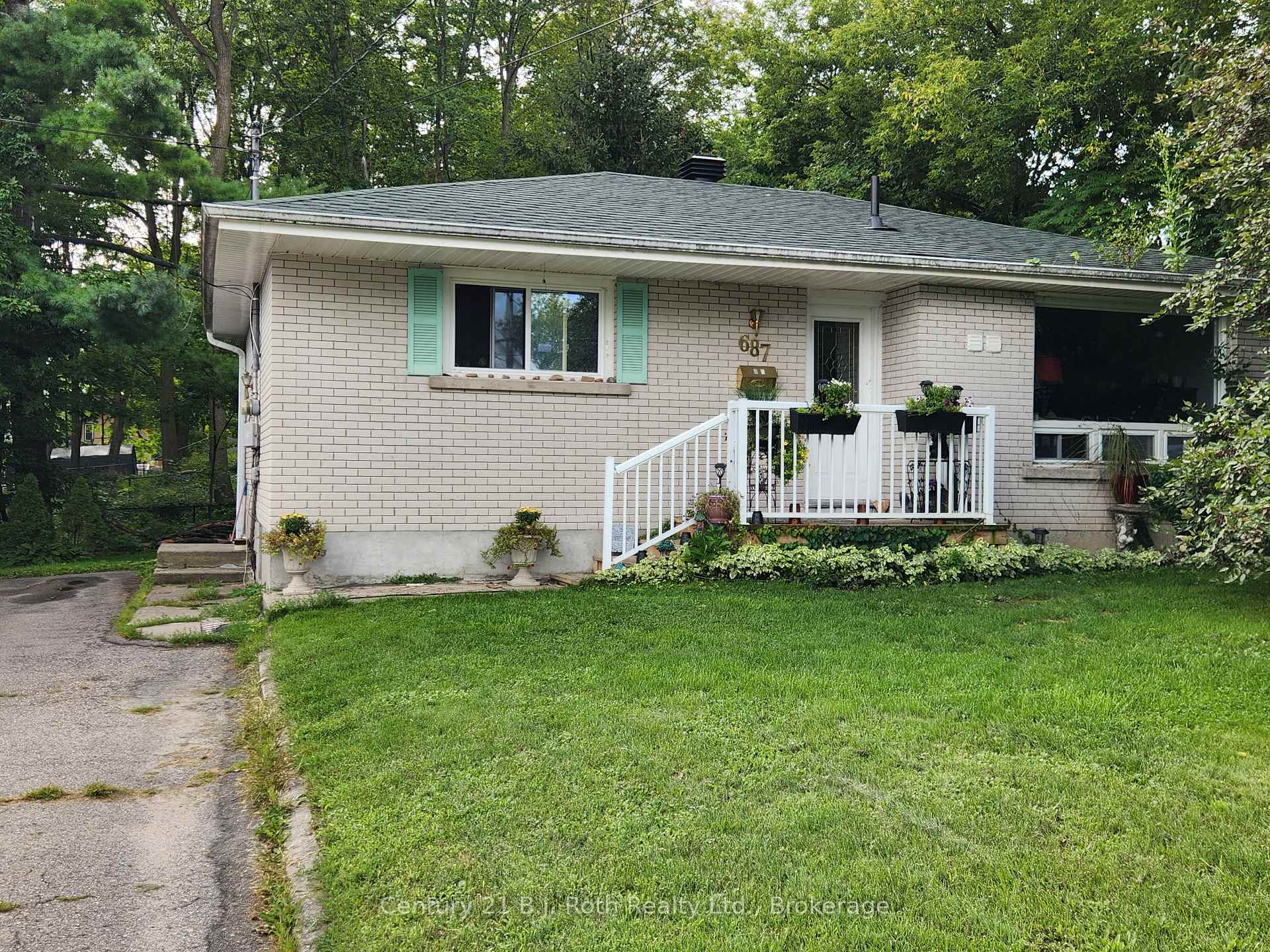 Photo of Unit Lower, 687 Victoria Street