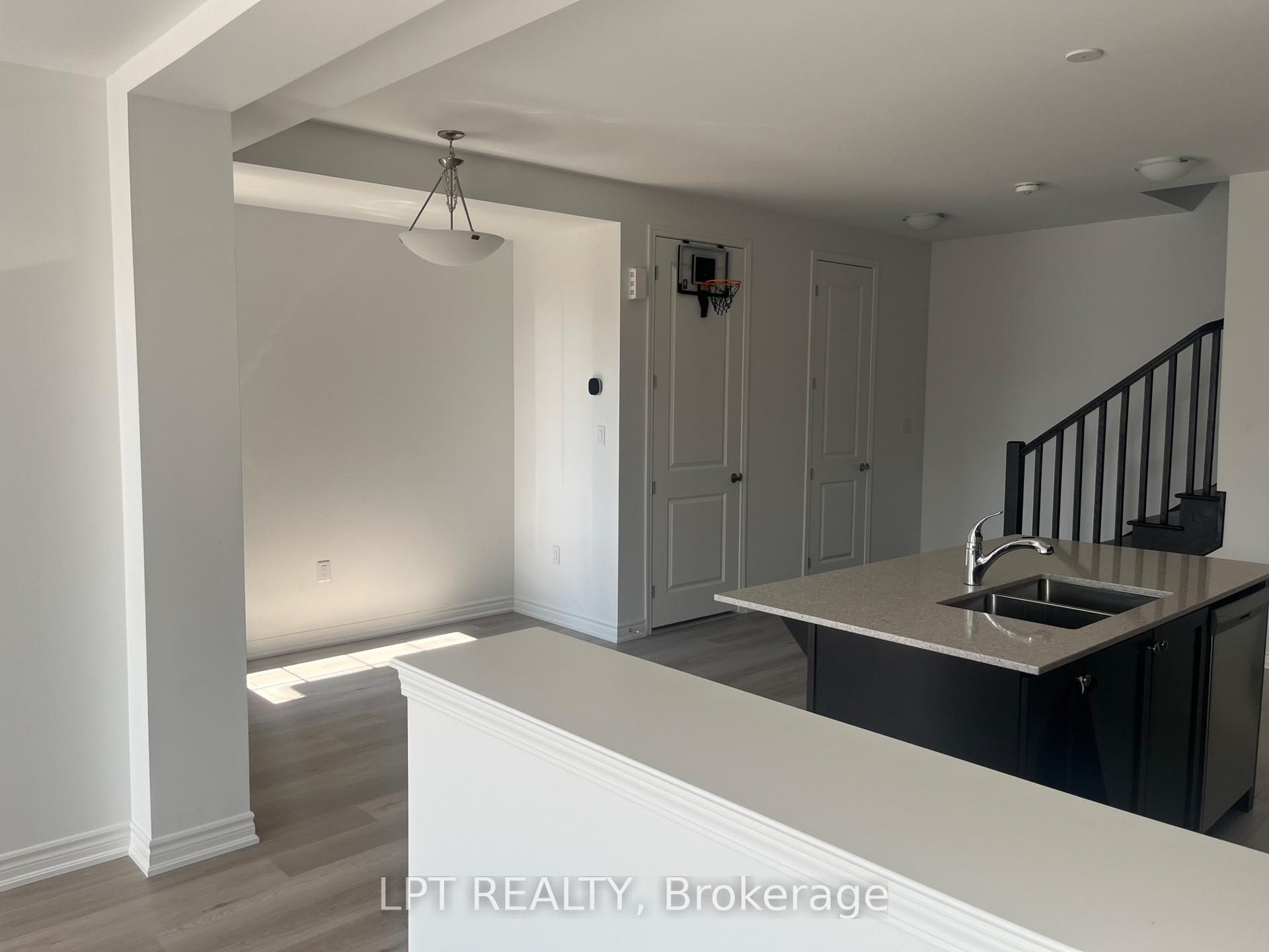 Photo 5 of 91 Vinewood Crescent, Barrie, Rural Barrie Southeast — HOMEH