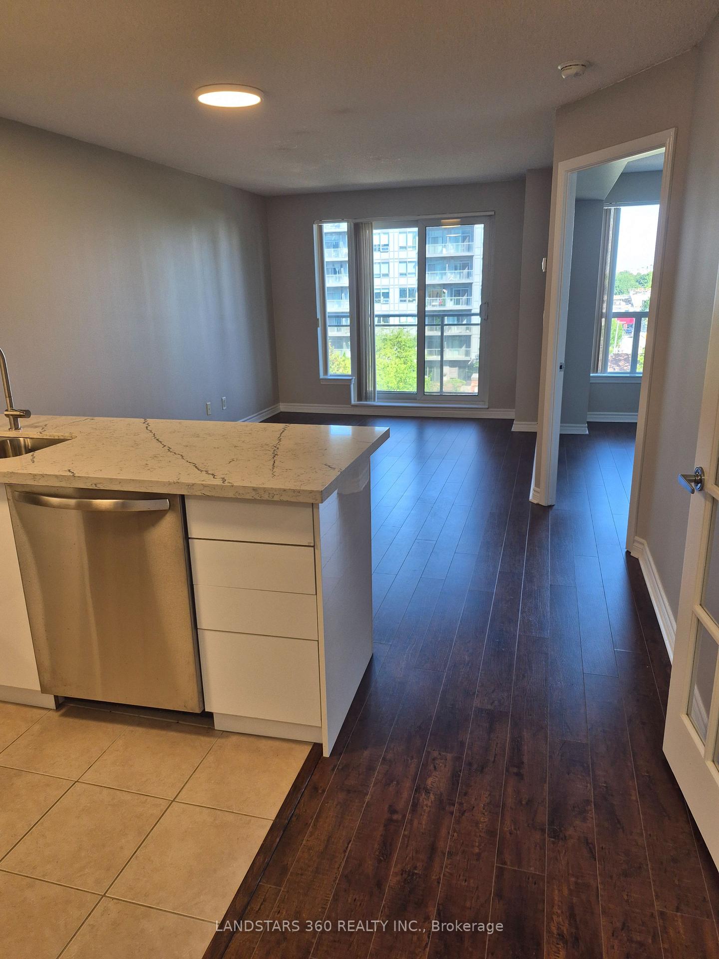 Photo 4 of Unit 607, 19 Barberry Place, North York, Bayview Village — HOMEH
