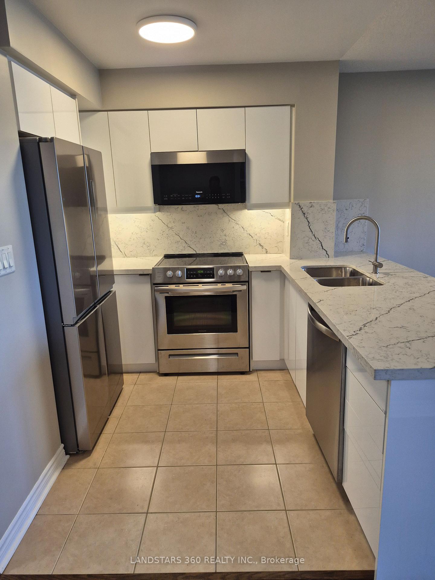 Photo 7 of Unit 607, 19 Barberry Place, North York, Bayview Village — HOMEH