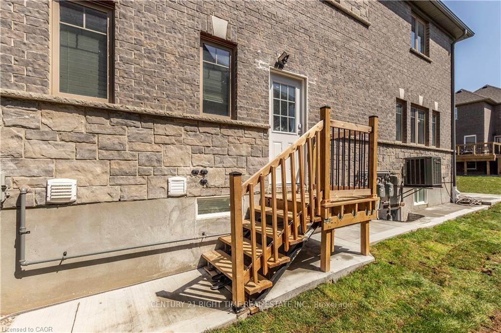 Photo 36 of 90 Hollybrook Trail, Kitchener, Doon South — HOMEH