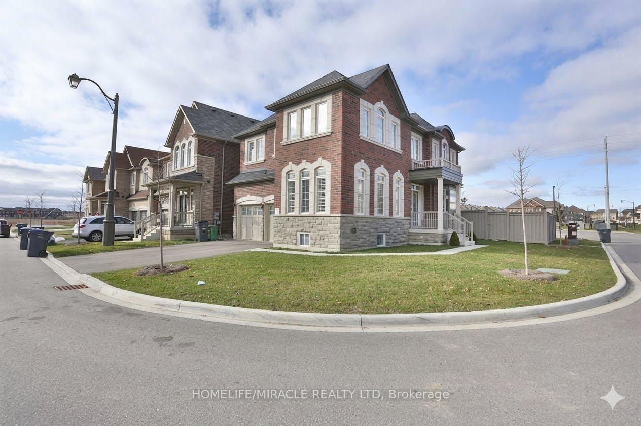 Photo 3 of 8 Arrowstone Court, Brampton, Sandringham-Wellington — HOMEH