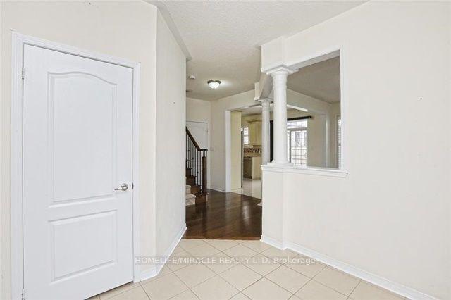 Photo 5 of 8 Arrowstone Court, Brampton, Sandringham-Wellington — HOMEH