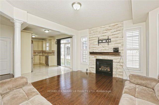 Photo 10 of 8 Arrowstone Court, Brampton, Sandringham-Wellington — HOMEH