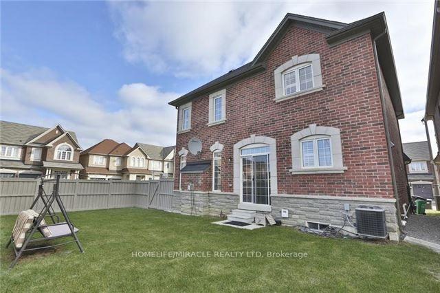 Photo 11 of 8 Arrowstone Court, Brampton, Sandringham-Wellington — HOMEH
