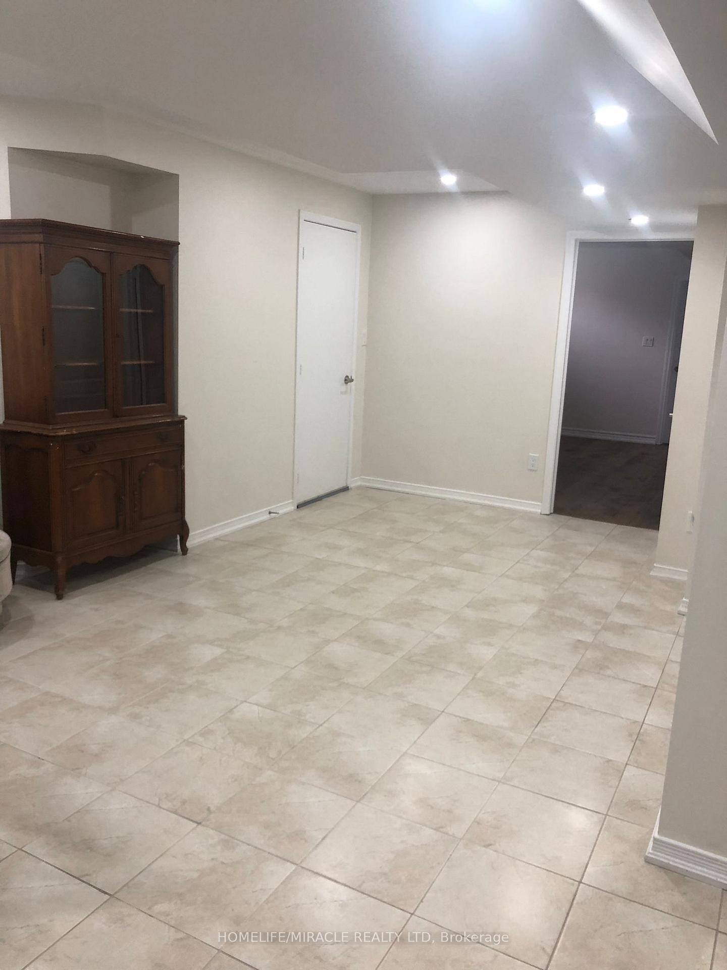 Photo 21 of 8 Arrowstone Court, Brampton, Sandringham-Wellington — HOMEH
