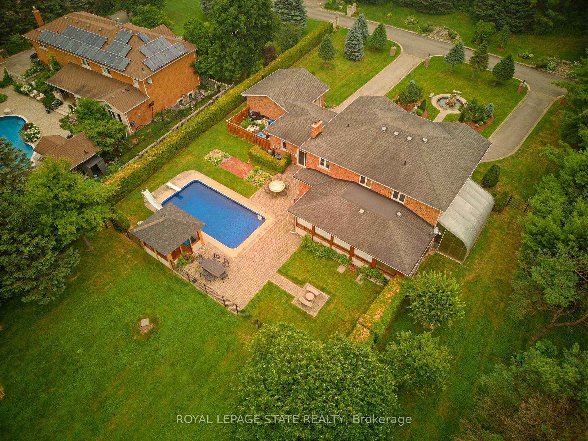 Photo 3 of 348 Shaver Road, Hamilton, Rural Ancaster — HOMEH