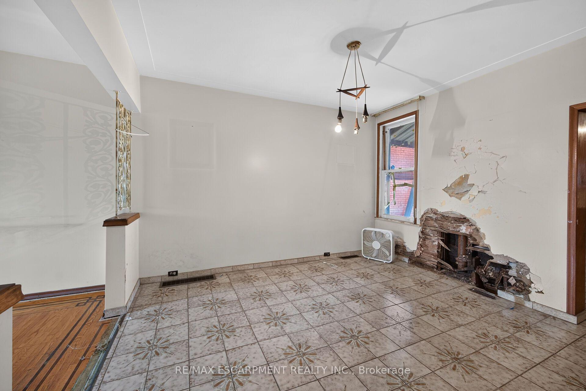 Photo 8 of 15 Kinrade Avenue, Hamilton, Stipley — HOMEH