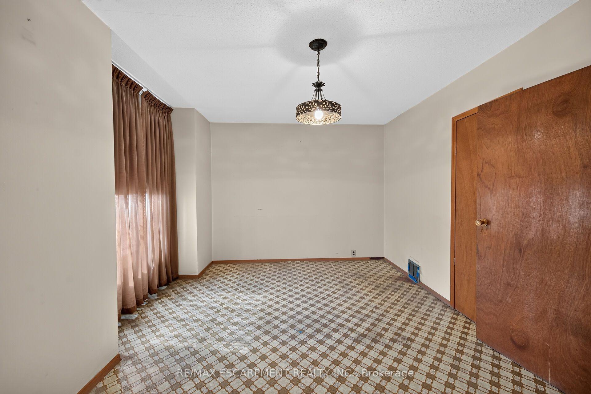 Photo 17 of 15 Kinrade Avenue, Hamilton, Stipley — HOMEH