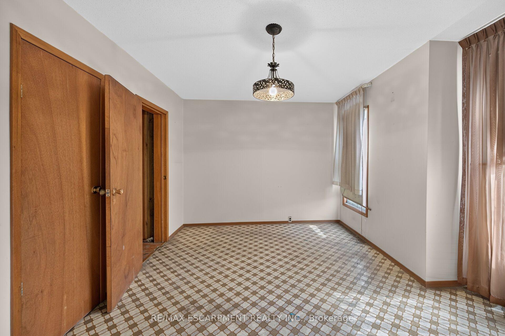 Photo 18 of 15 Kinrade Avenue, Hamilton, Stipley — HOMEH