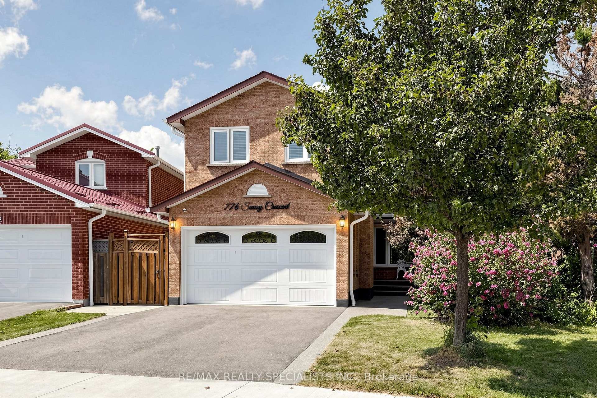 Photo 1 of 776 Savoy Crescent, Mississauga, Hurontario — HOMEH