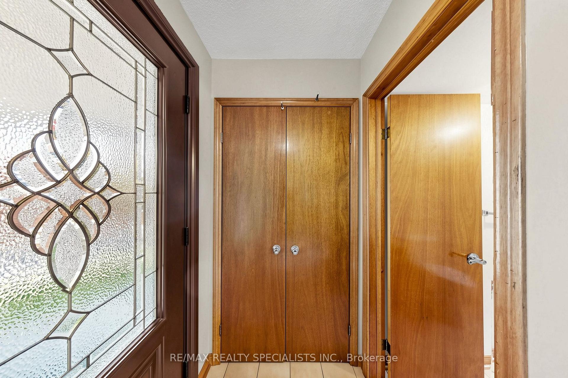 Photo 5 of 776 Savoy Crescent, Mississauga, Hurontario — HOMEH