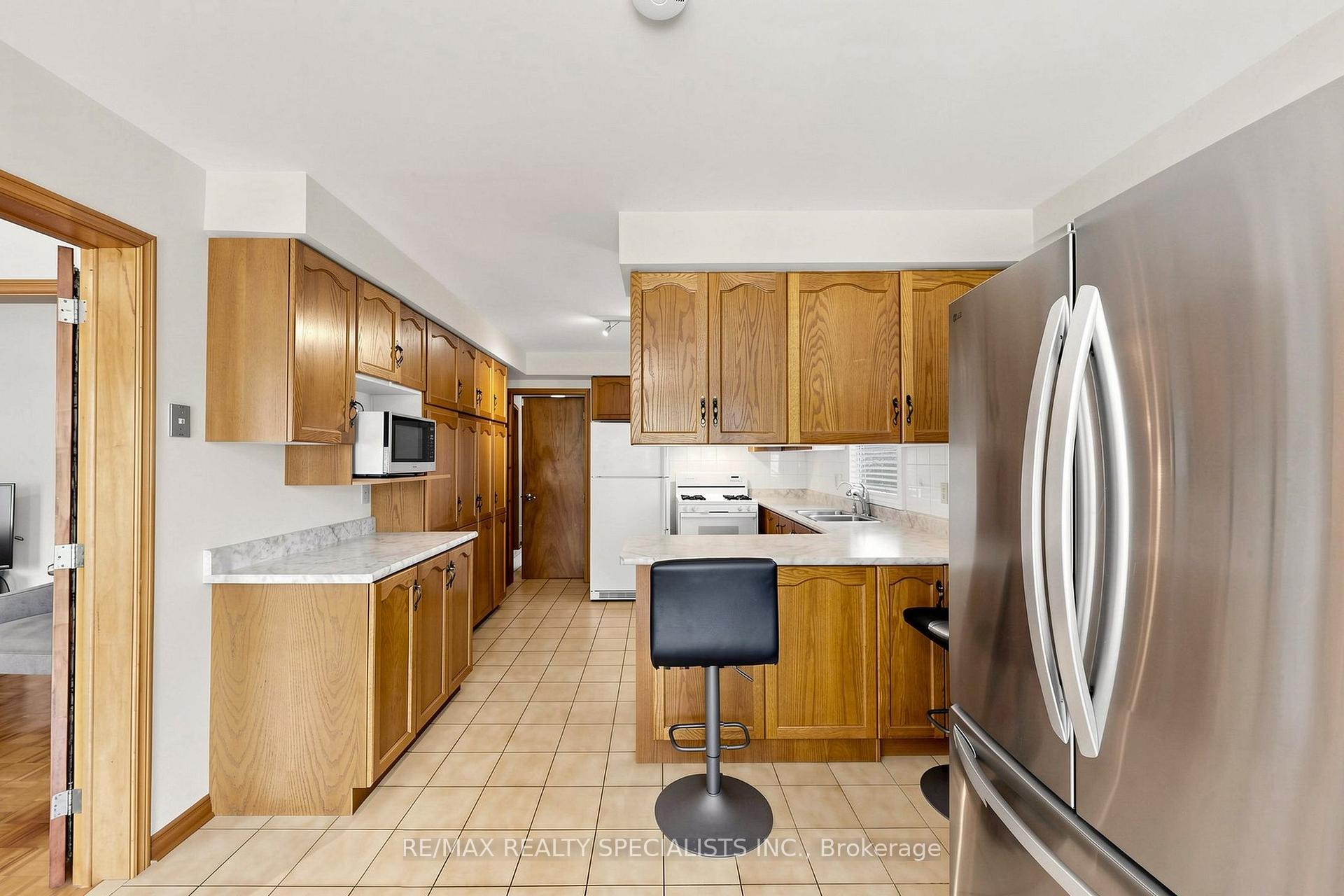 Photo 12 of 776 Savoy Crescent, Mississauga, Hurontario — HOMEH