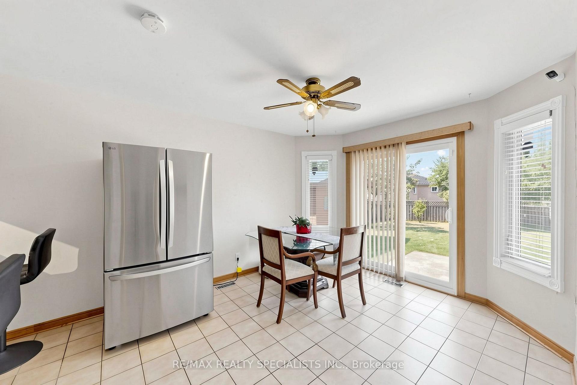 Photo 9 of 776 Savoy Crescent, Mississauga, Hurontario — HOMEH
