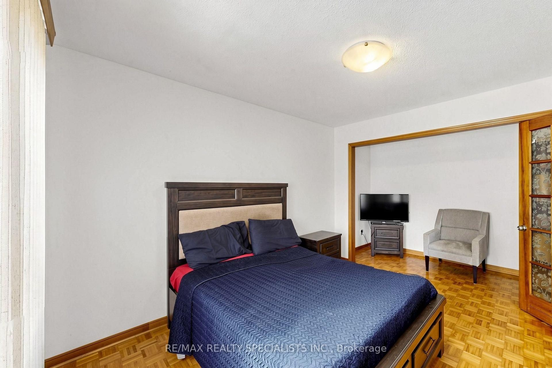 Photo 18 of 776 Savoy Crescent, Mississauga, Hurontario — HOMEH
