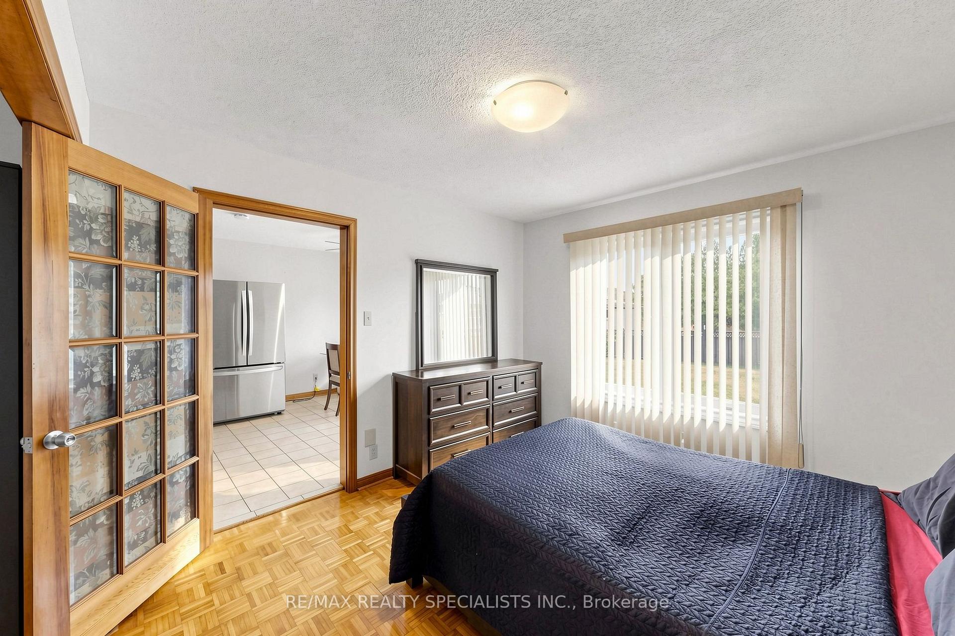 Photo 13 of 776 Savoy Crescent, Mississauga, Hurontario — HOMEH