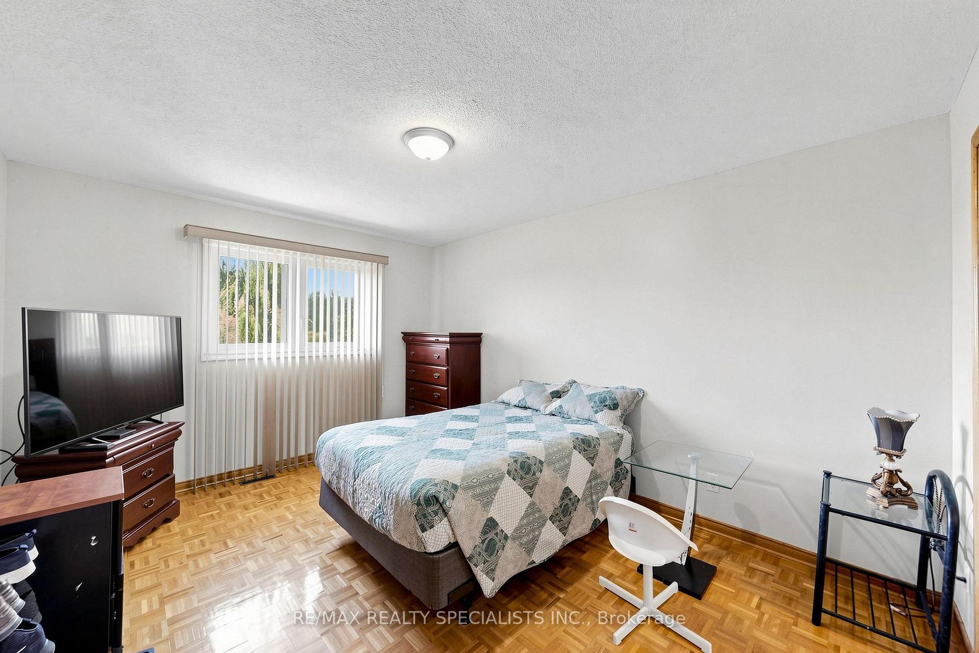 Photo 16 of 776 Savoy Crescent, Mississauga, Hurontario — HOMEH