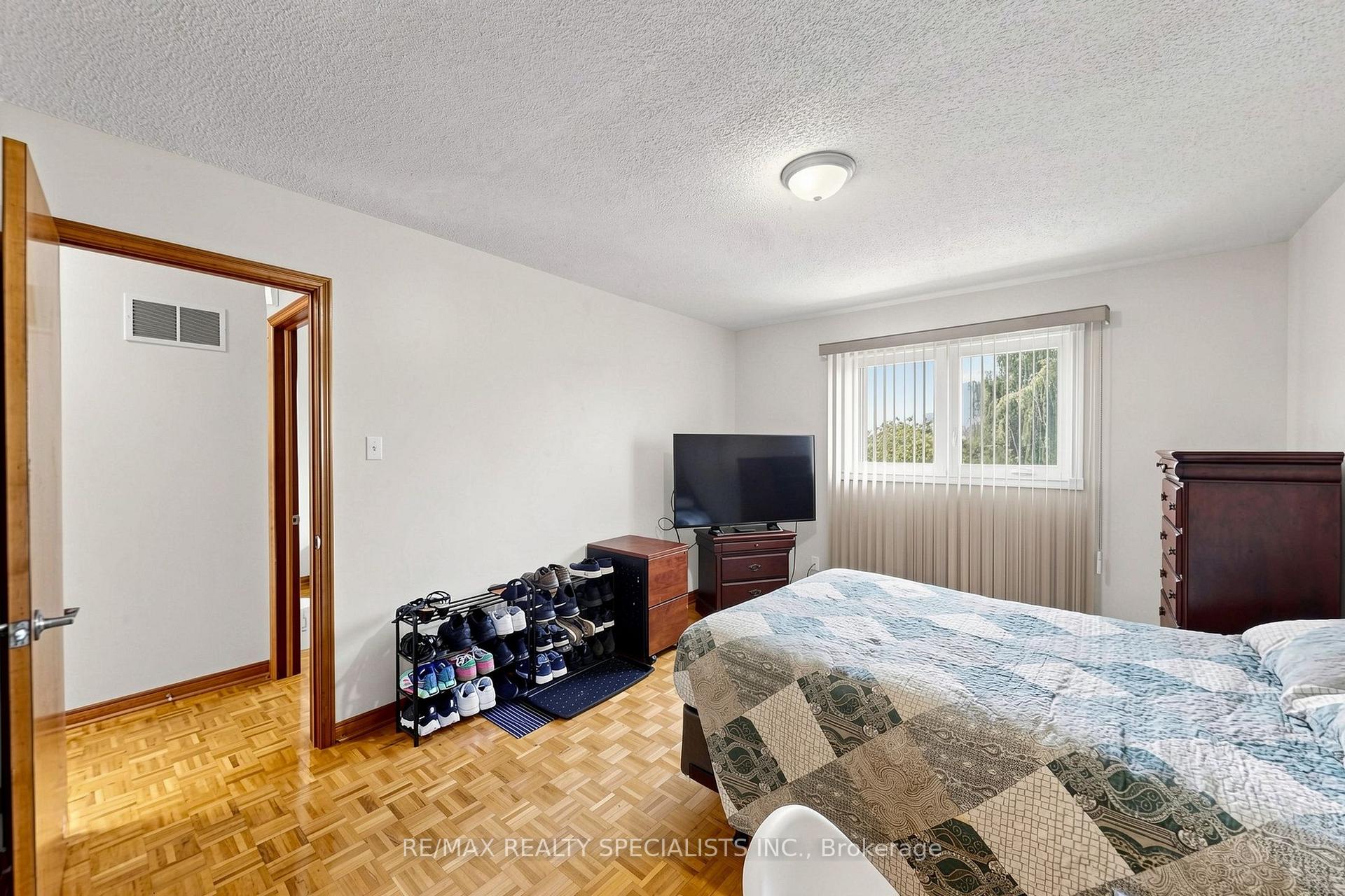 Photo 23 of 776 Savoy Crescent, Mississauga, Hurontario — HOMEH