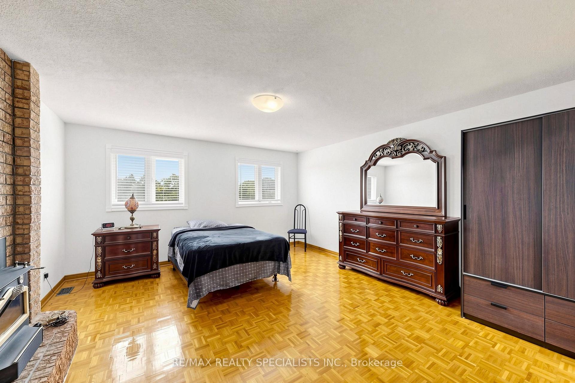 Photo 20 of 776 Savoy Crescent, Mississauga, Hurontario — HOMEH