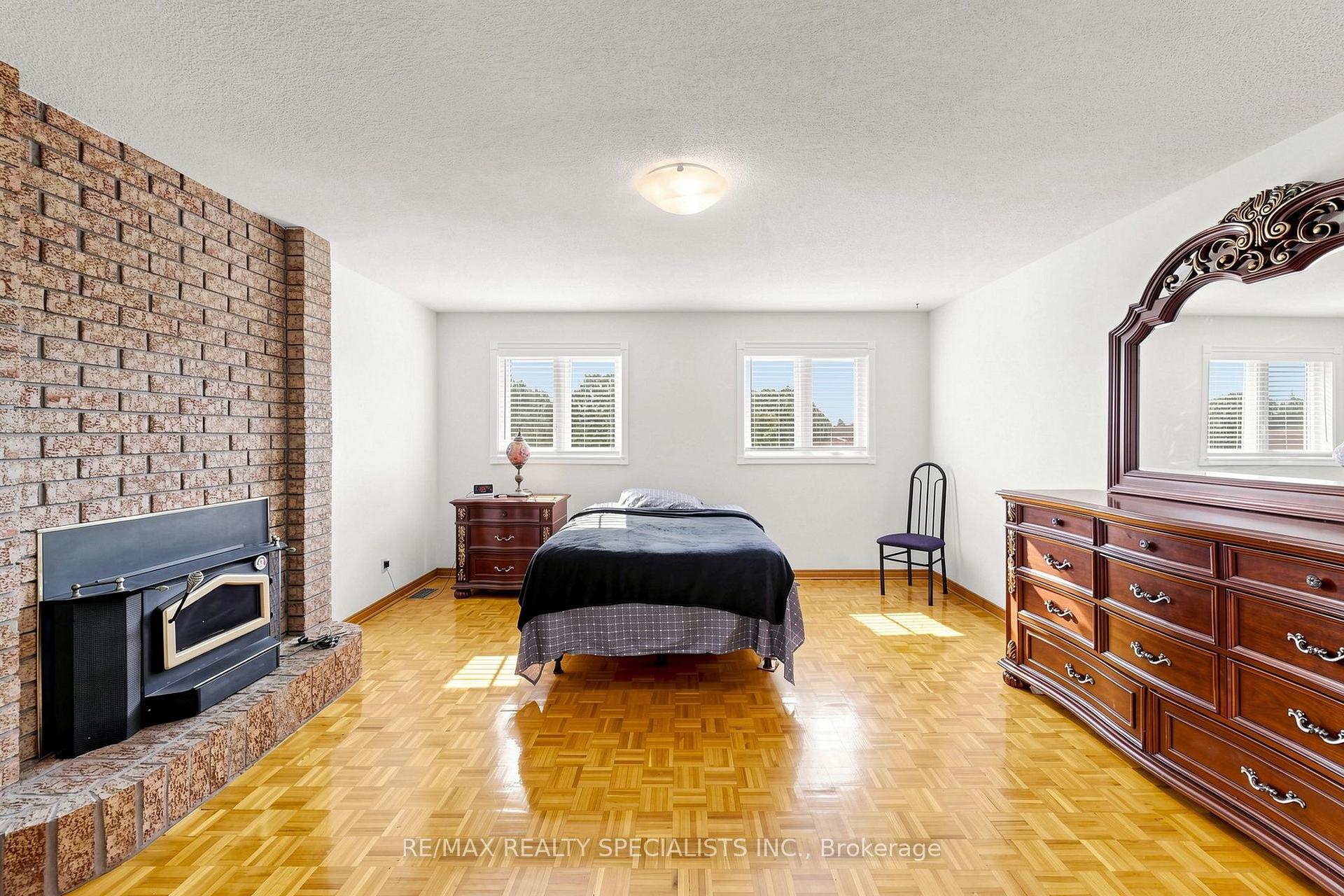 Photo 26 of 776 Savoy Crescent, Mississauga, Hurontario — HOMEH