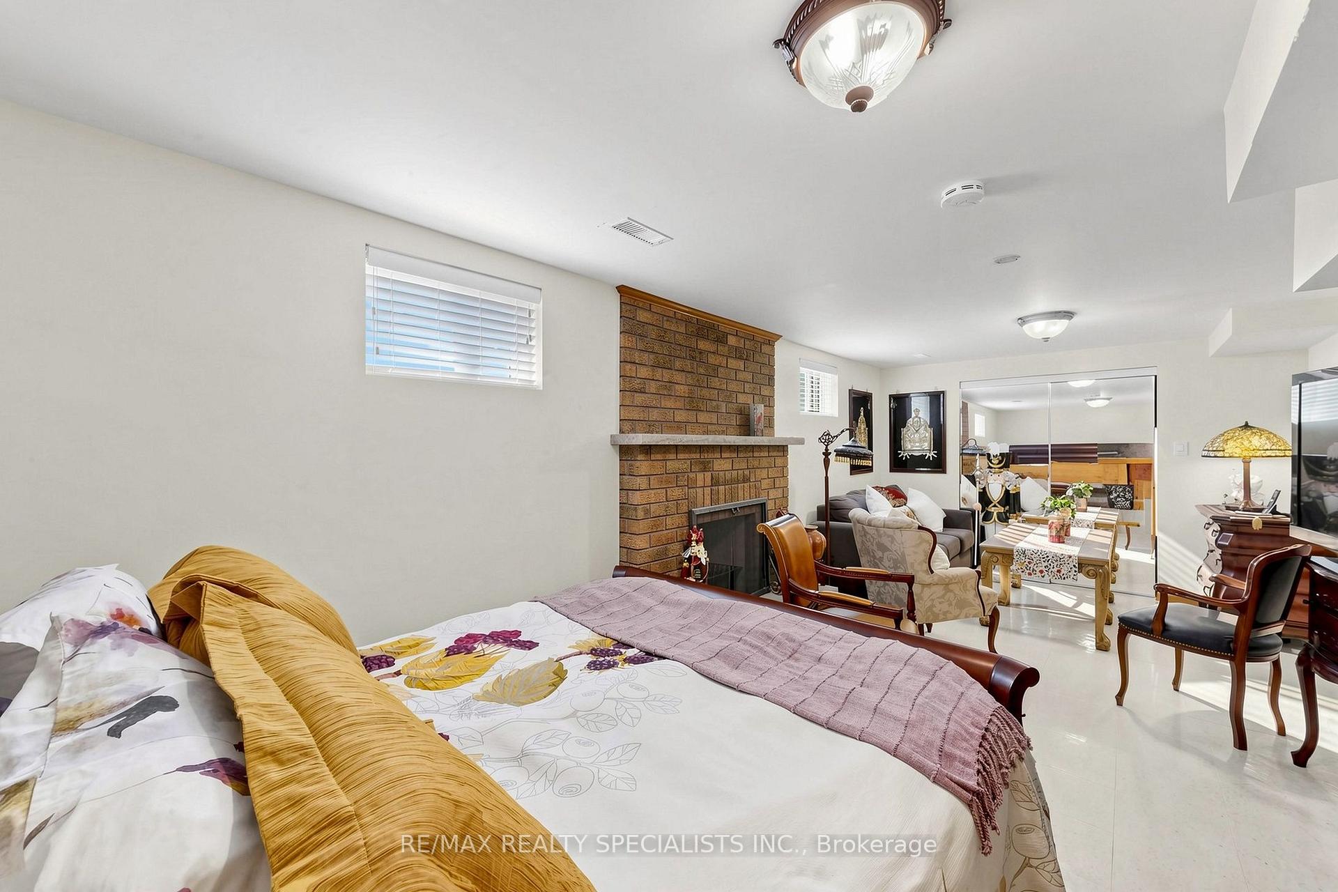 Photo 31 of 776 Savoy Crescent, Mississauga, Hurontario — HOMEH