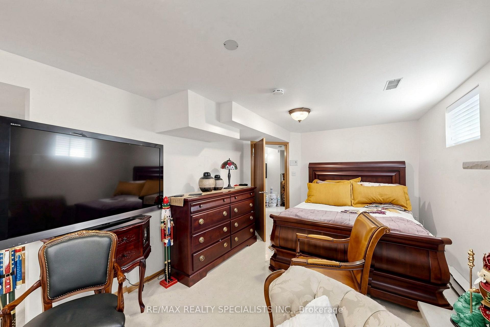 Photo 29 of 776 Savoy Crescent, Mississauga, Hurontario — HOMEH