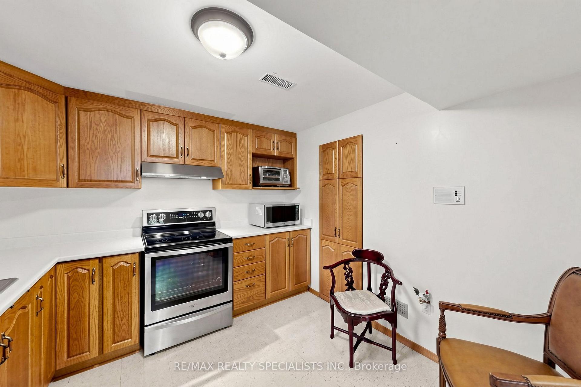 Photo 33 of 776 Savoy Crescent, Mississauga, Hurontario — HOMEH