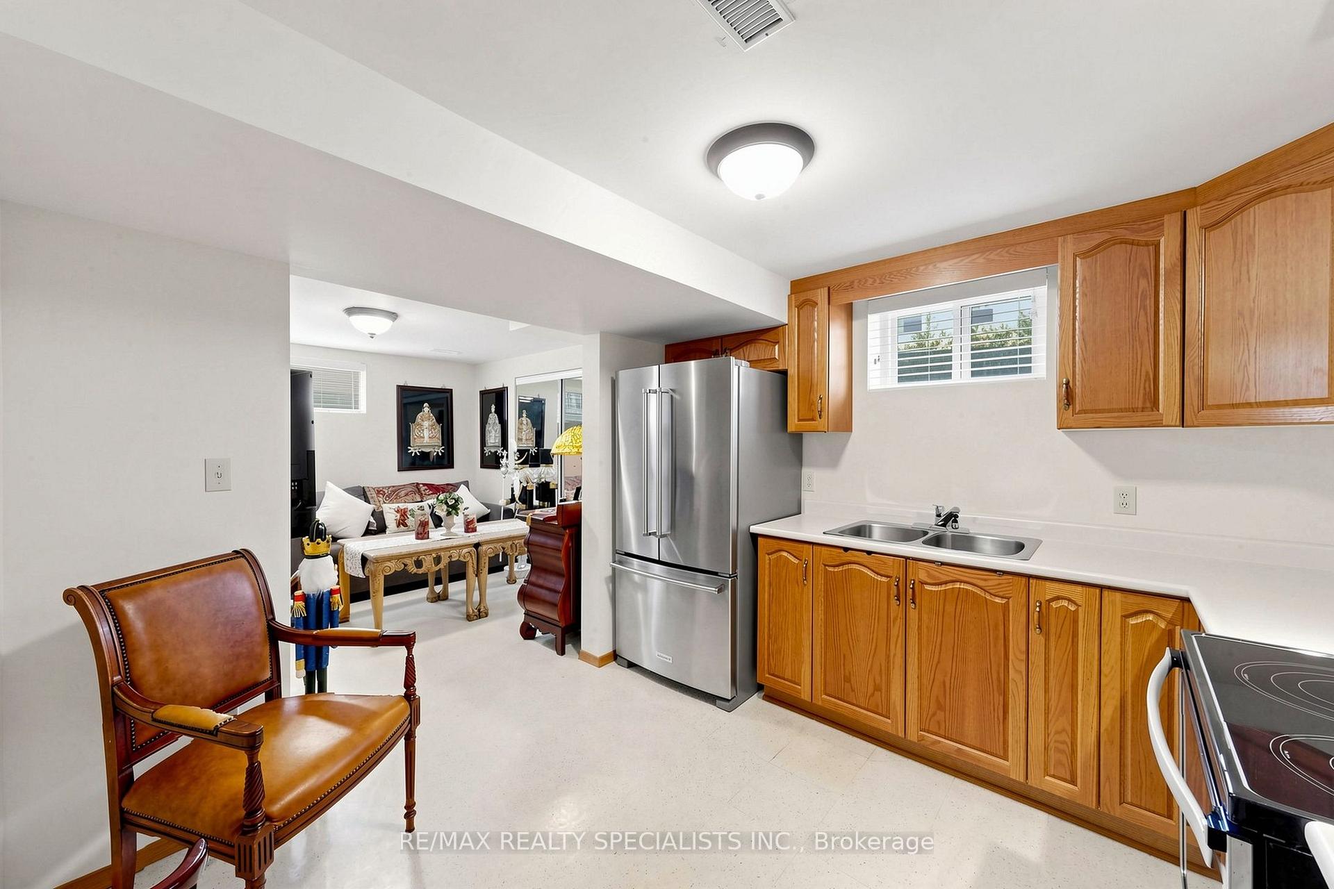 Photo 34 of 776 Savoy Crescent, Mississauga, Hurontario — HOMEH