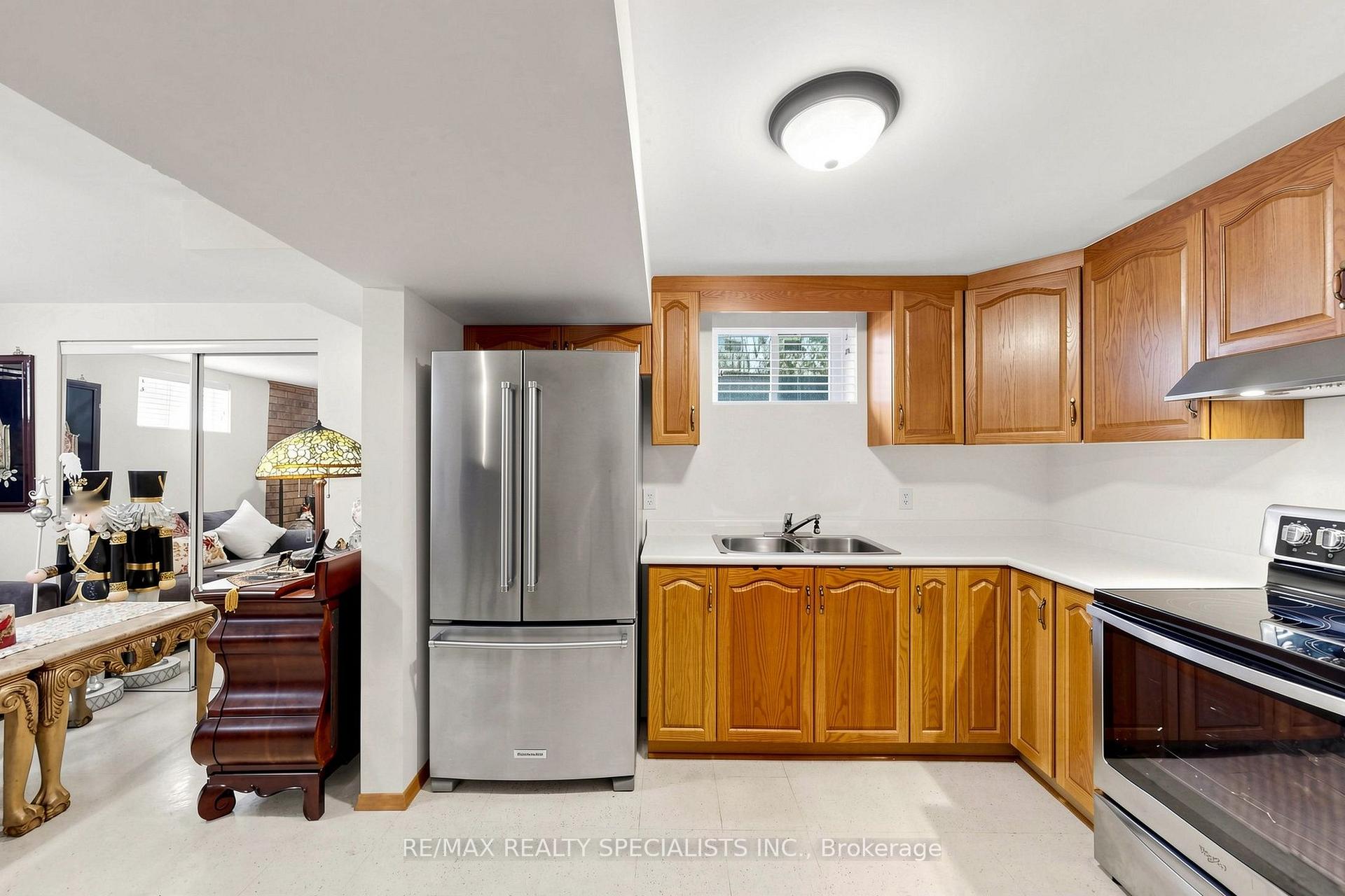 Photo 35 of 776 Savoy Crescent, Mississauga, Hurontario — HOMEH