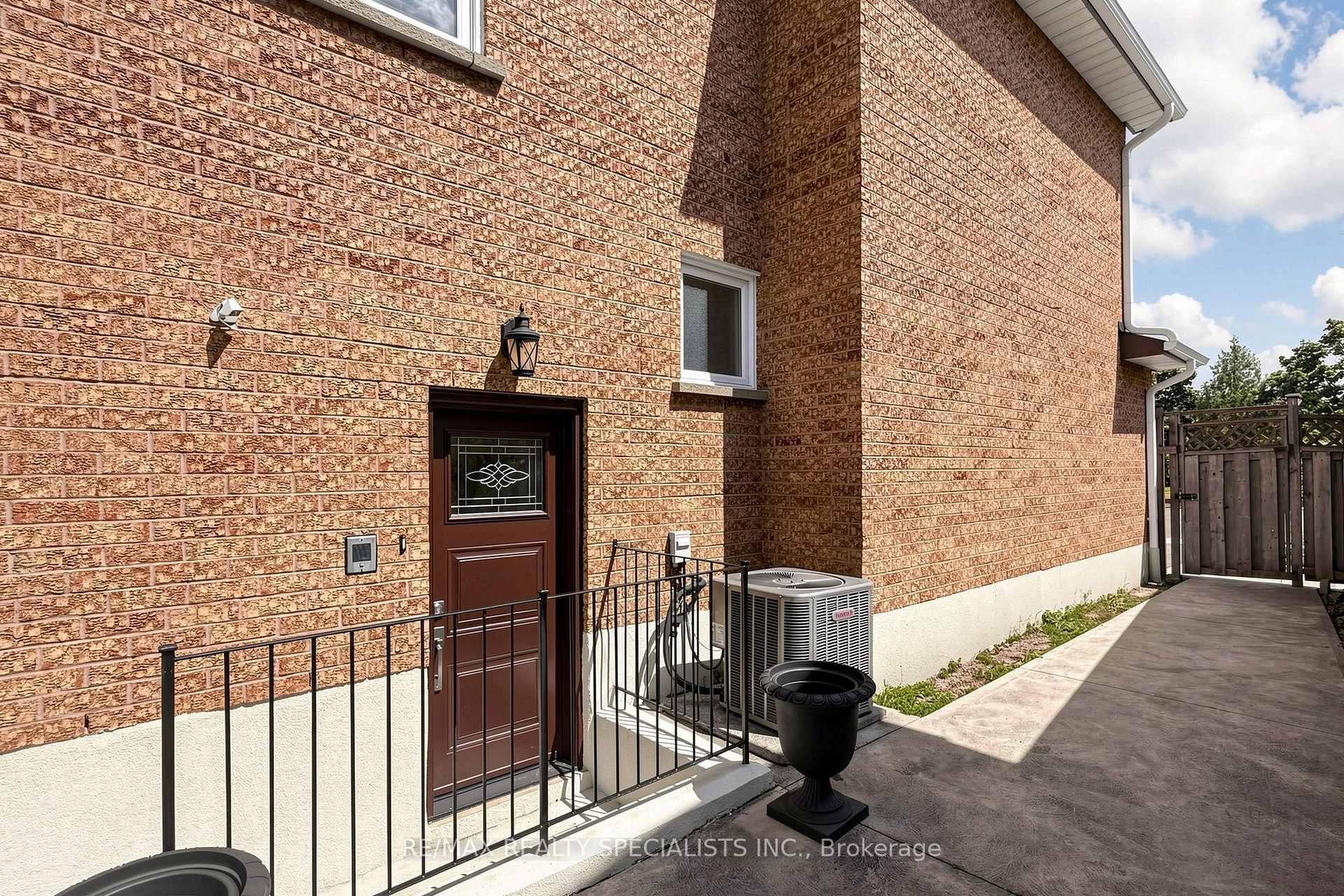 Photo 38 of 776 Savoy Crescent, Mississauga, Hurontario — HOMEH