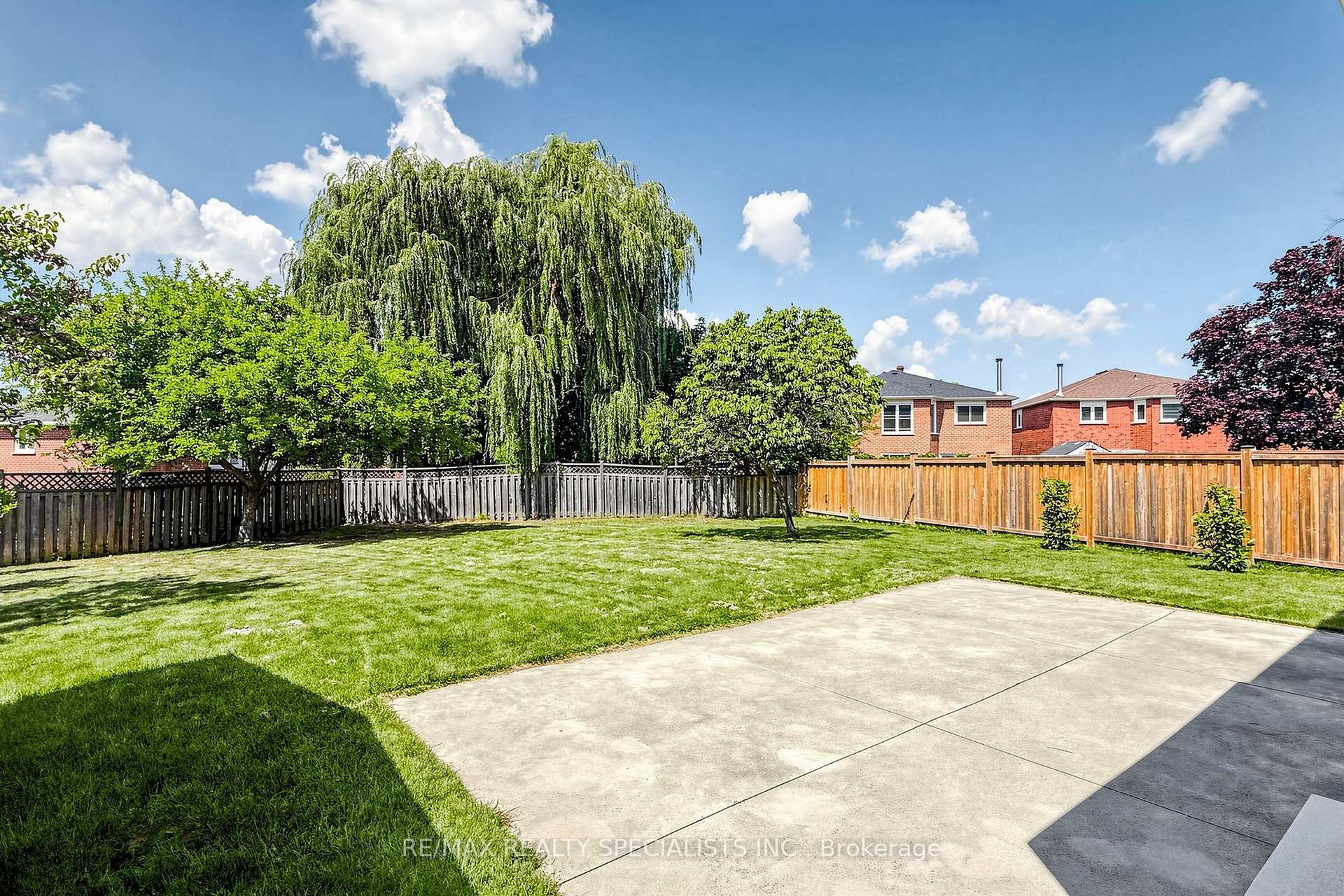 Photo 39 of 776 Savoy Crescent, Mississauga, Hurontario — HOMEH