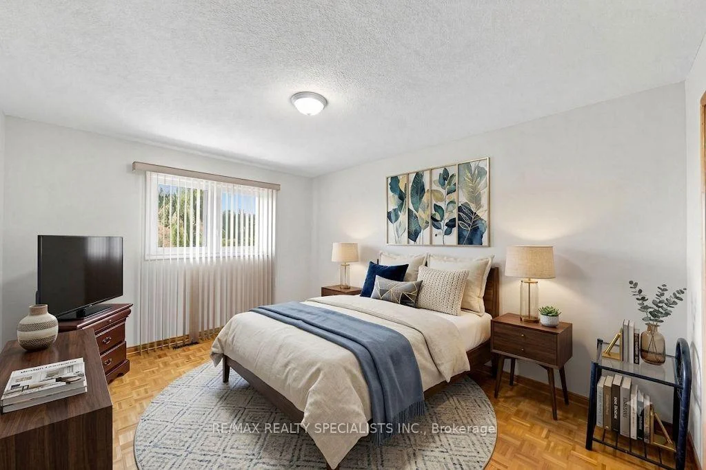 Photo 19 of 776 Savoy Crescent, Mississauga, Hurontario — HOMEH