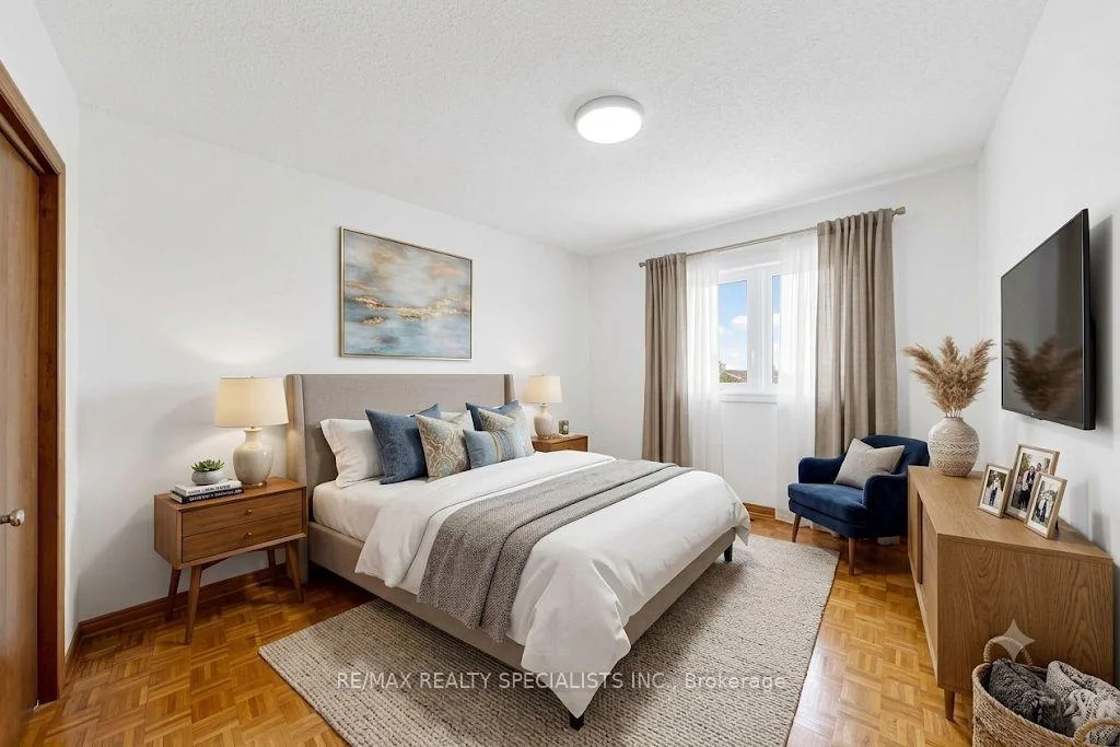 Photo 55 of 776 Savoy Crescent, Mississauga, Hurontario — HOMEH
