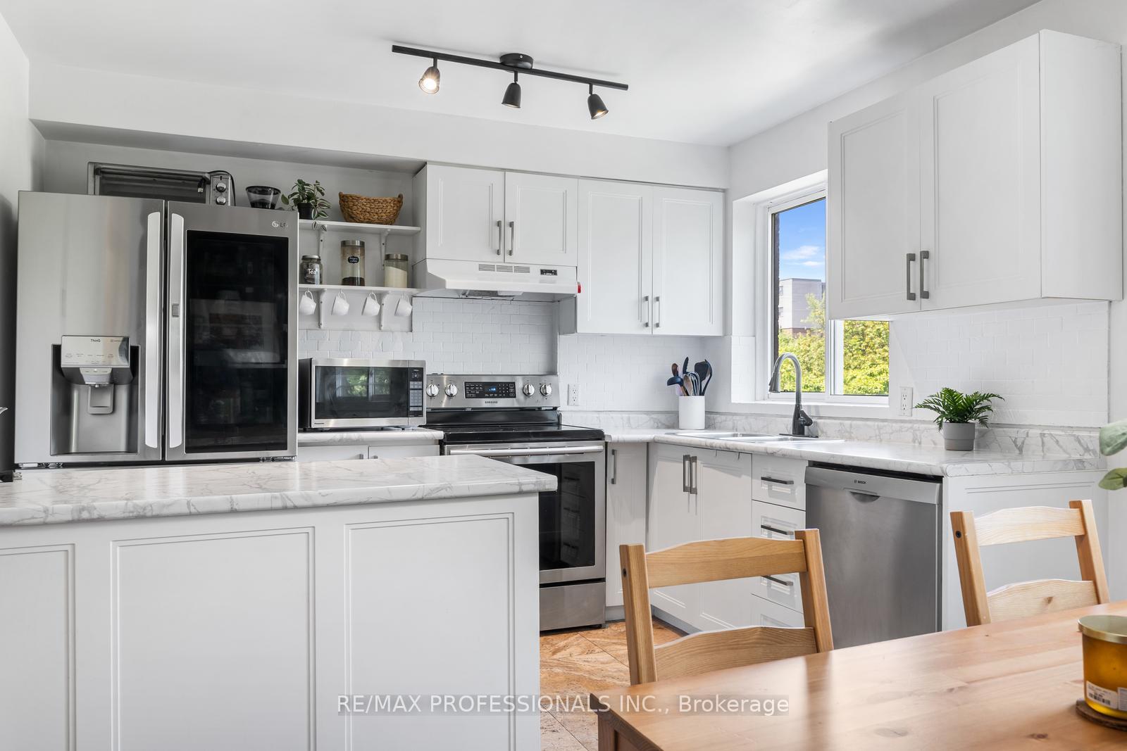 Photo 11 of Unit 313, 1275 Cornerbrook Place, Mississauga, Erindale — HOMEH