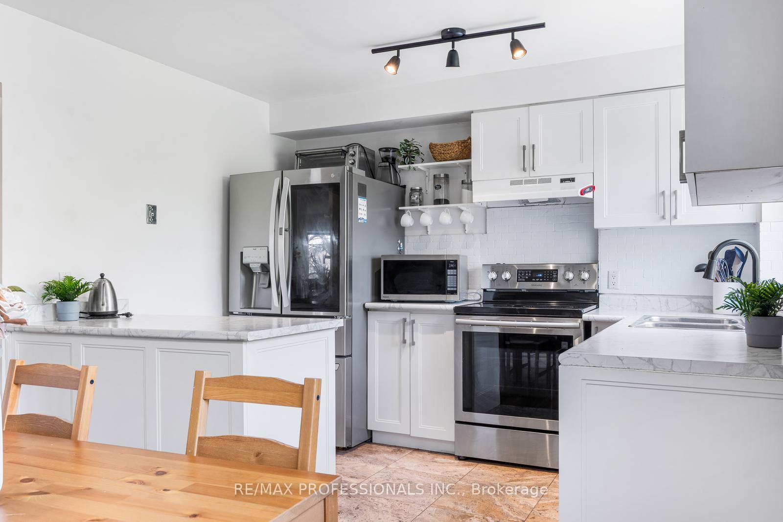Photo 13 of Unit 313, 1275 Cornerbrook Place, Mississauga, Erindale — HOMEH