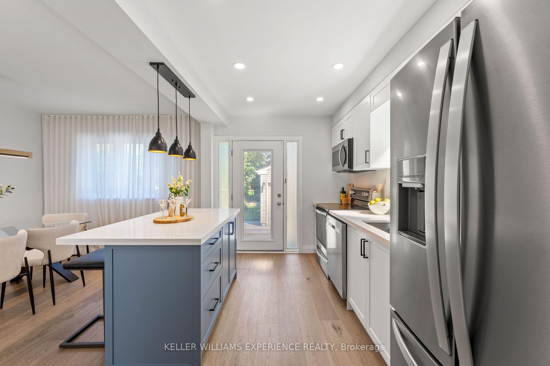 Photo 13 of 260 Donlea Drive, Toronto, Leaside — HOMEH