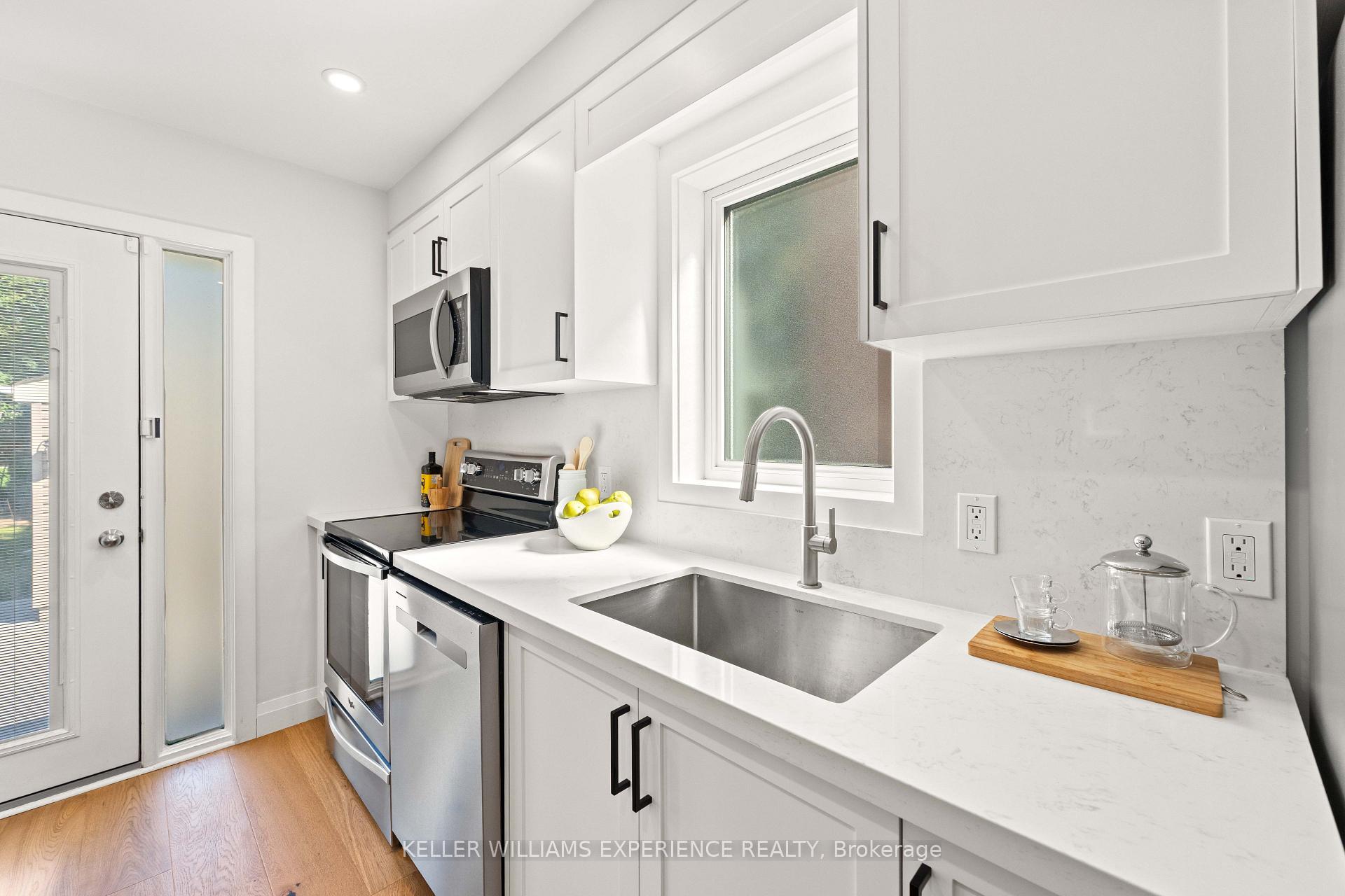 Photo 14 of 260 Donlea Drive, Toronto, Leaside — HOMEH