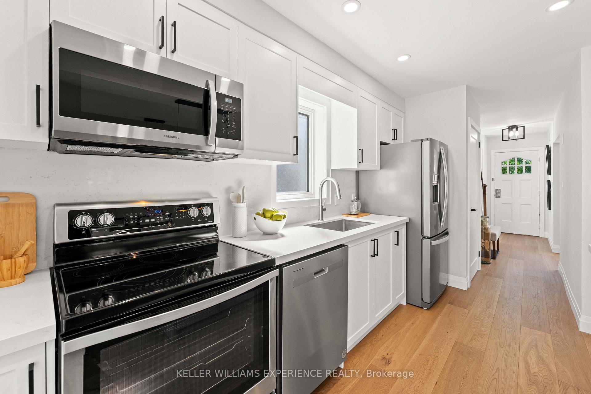 Photo 15 of 260 Donlea Drive, Toronto, Leaside — HOMEH