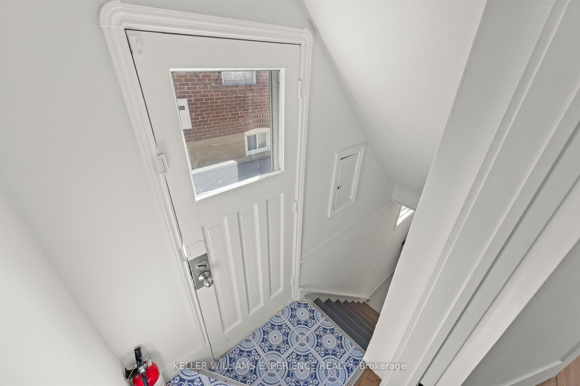 Photo 32 of 260 Donlea Drive, Toronto, Leaside — HOMEH