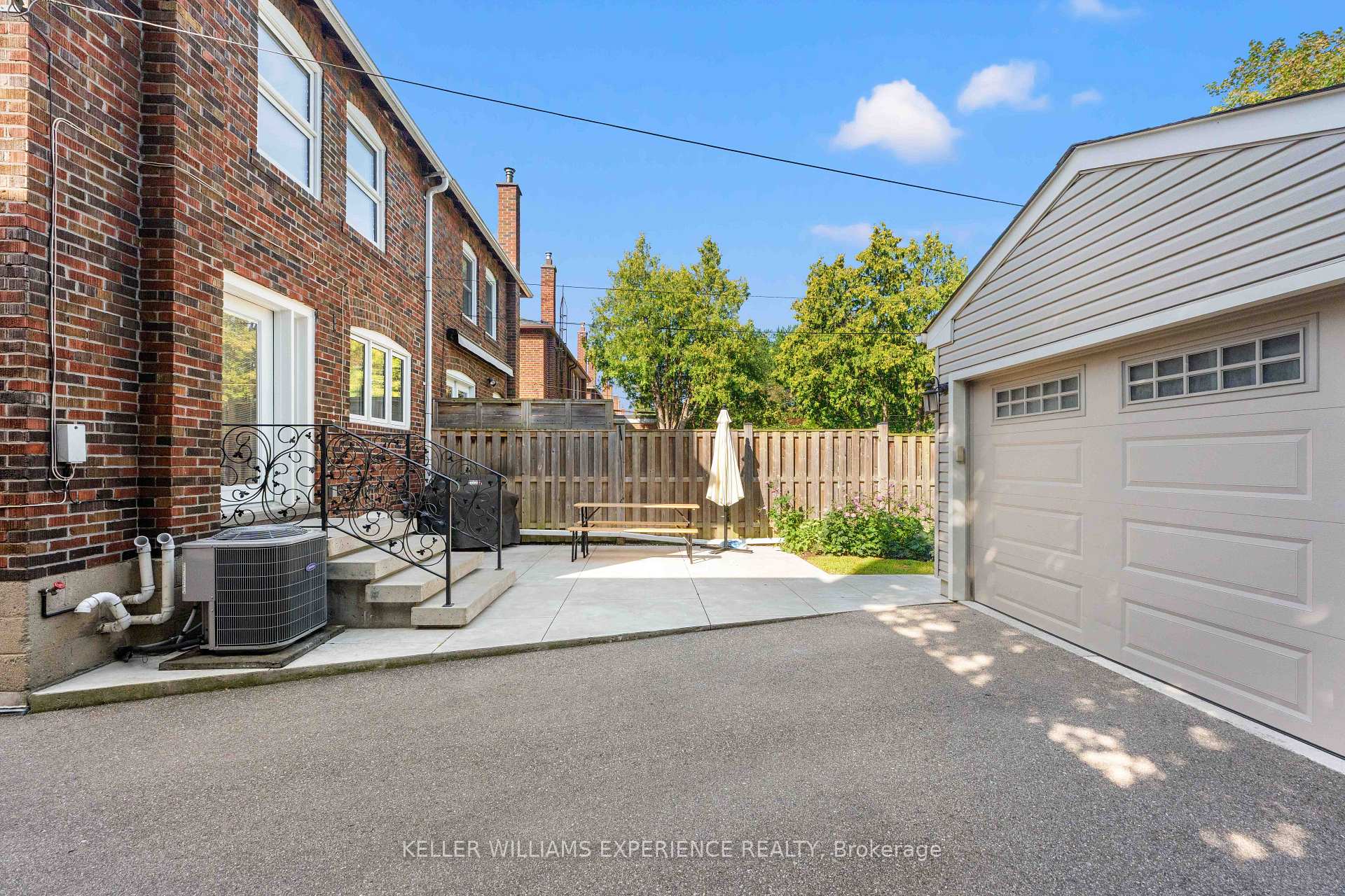 Photo 39 of 260 Donlea Drive, Toronto, Leaside — HOMEH