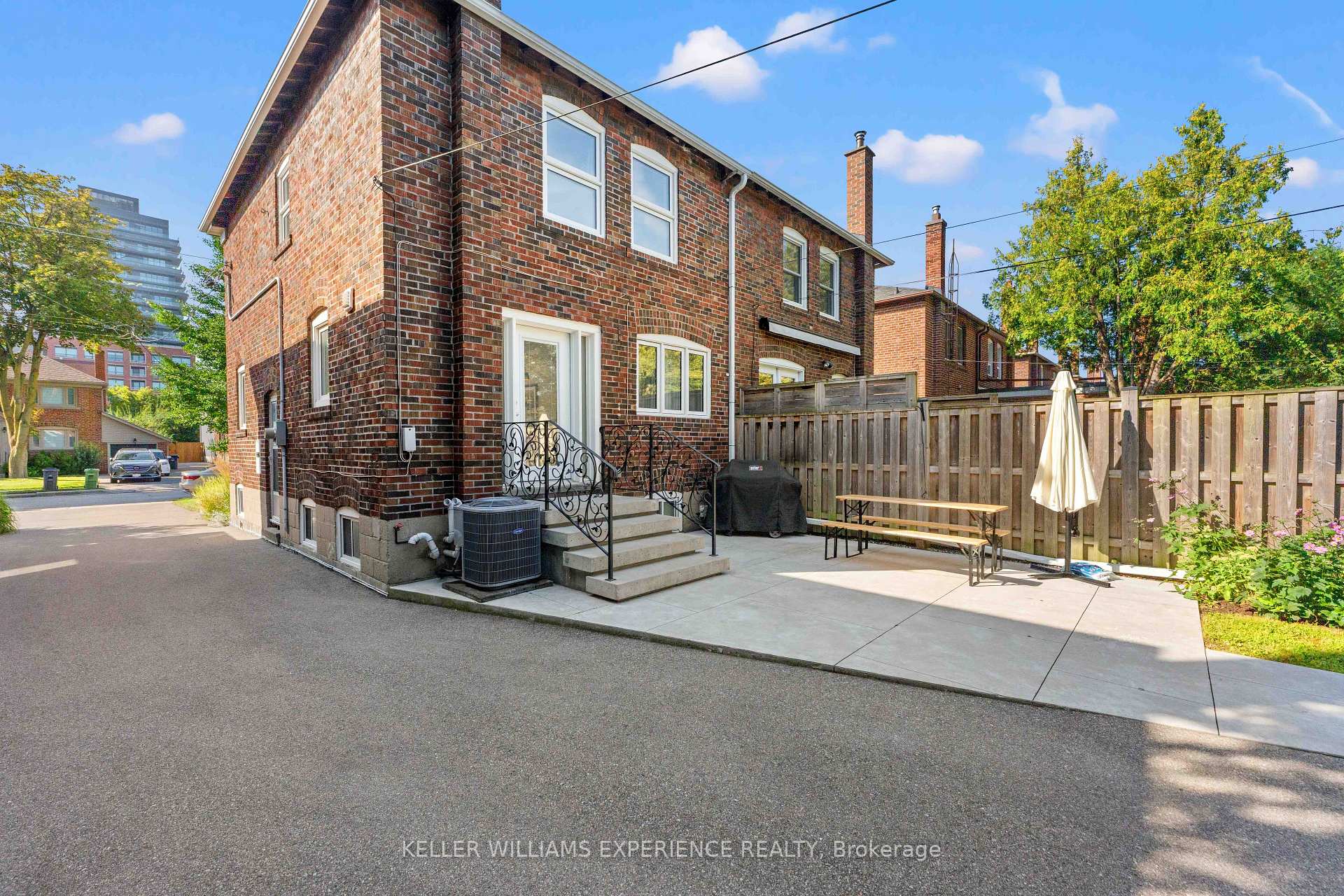 Photo 40 of 260 Donlea Drive, Toronto, Leaside — HOMEH