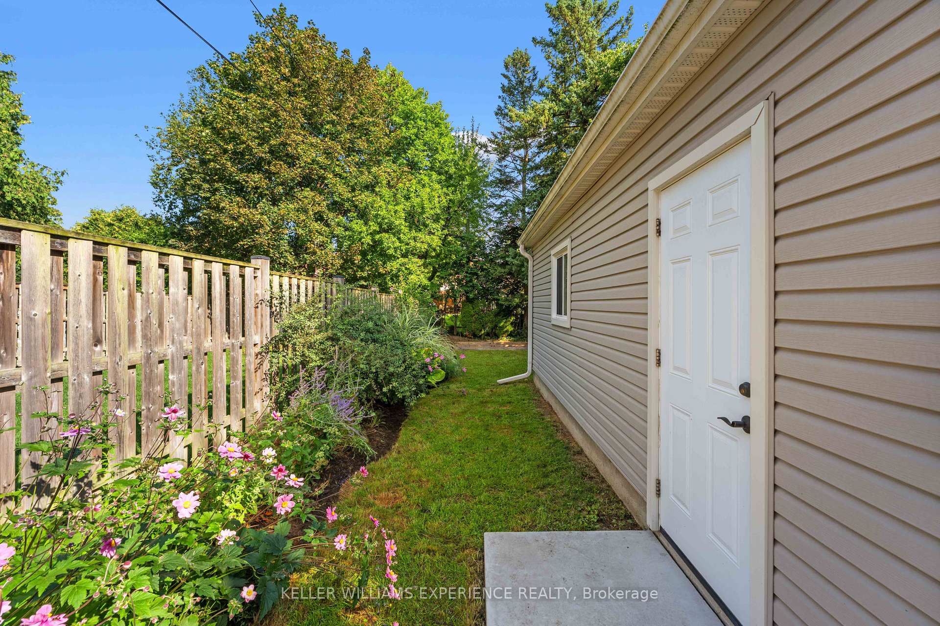 Photo 42 of 260 Donlea Drive, Toronto, Leaside — HOMEH