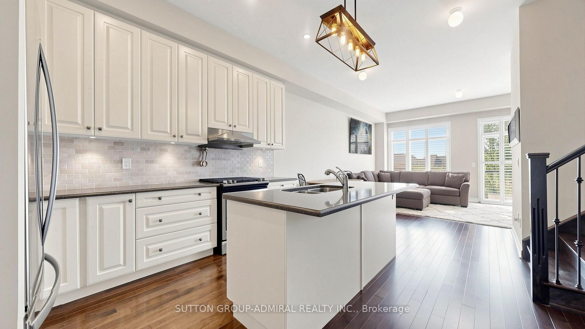 Photo 10 of 109 Laskin Drive, Vaughan, Patterson — HOMEH