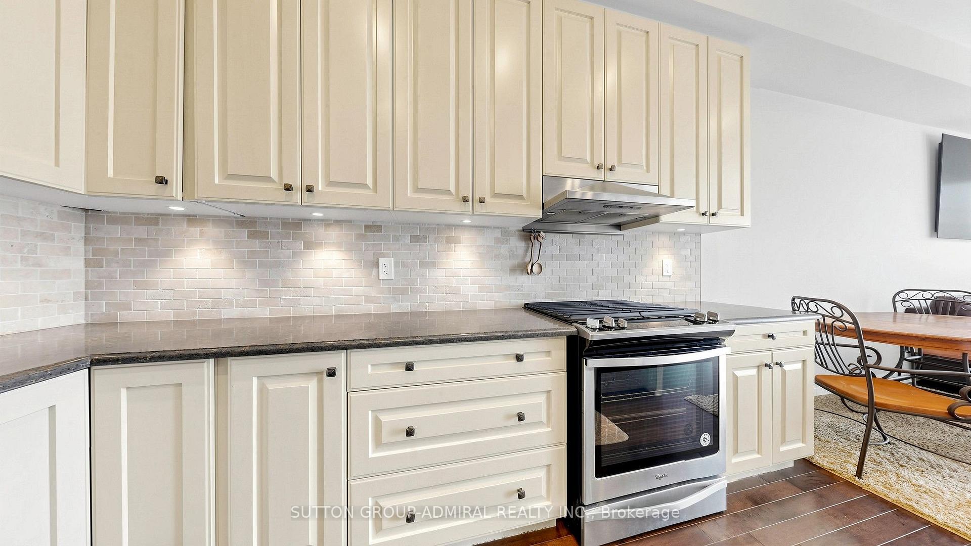 Photo 11 of 109 Laskin Drive, Vaughan, Patterson — HOMEH
