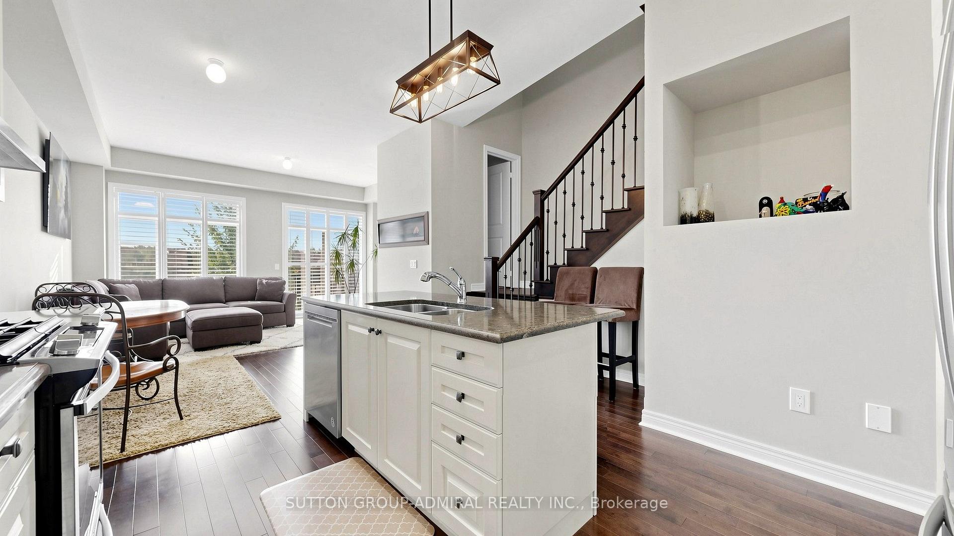 Photo 12 of 109 Laskin Drive, Vaughan, Patterson — HOMEH